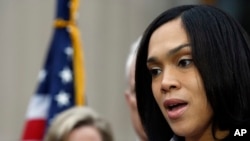 2015年5月1日巴爾的摩檢察長瑪麗蓮·莫斯比（Marilyn Mosby）宣布起訴6名警察。