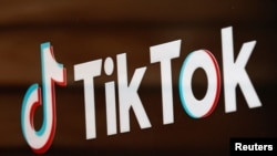 资料照片：位于加利福尼亚州的抖音国际版TikTok的美国公司总部外的标识。(2020年9月15日)