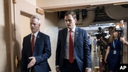 国会共和党联邦众议员迈克·加拉格尔（Mike Gallagher）在国会参加听证（2018年6月21日）。