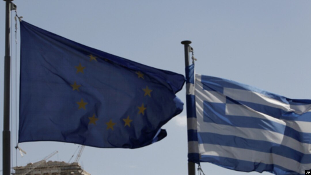European Union flag, left, alongside Greek flag, Parthenon temple in Athens, April 11, 2011 (file photo).