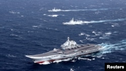 中国辽宁号航空母舰在2016年的南中国海的军演中（资料图）