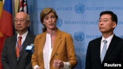 Embaixadora americana, Samantha Power (centro), embaixador japonês Koro Bessho (esq) e embaixador sul-coreano Hahn Choong-hee (dir) no Conselho de Segurança das Nações Unidas