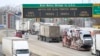 Черга вантажівок на прикордонному пункті Bluewater Bridge. Geoff Robins/AFP