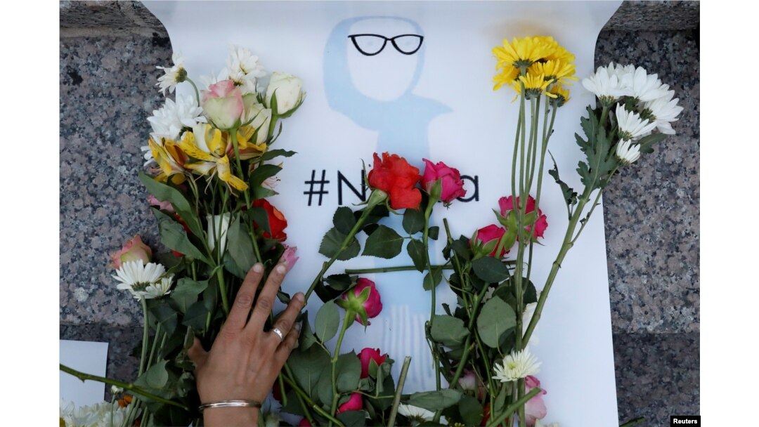 An attendee leaves flowers for Nabra Hassanen, a teenage Muslim girl killed by a bat-wielding motorist near a Virginia mosque, during a vigil in New York City, June 20, 2017.