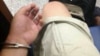 “我爸是李刚”案调查记者被警察带走