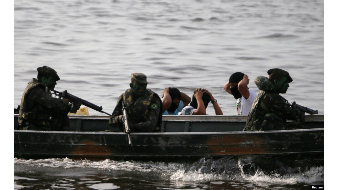 Brazilian Army soldiers patrol the border with Colombia during a training to show efforts to step up security along borders, in Vila Bittencourt, Amazon State, Brazil, Jan. 18, 2017.