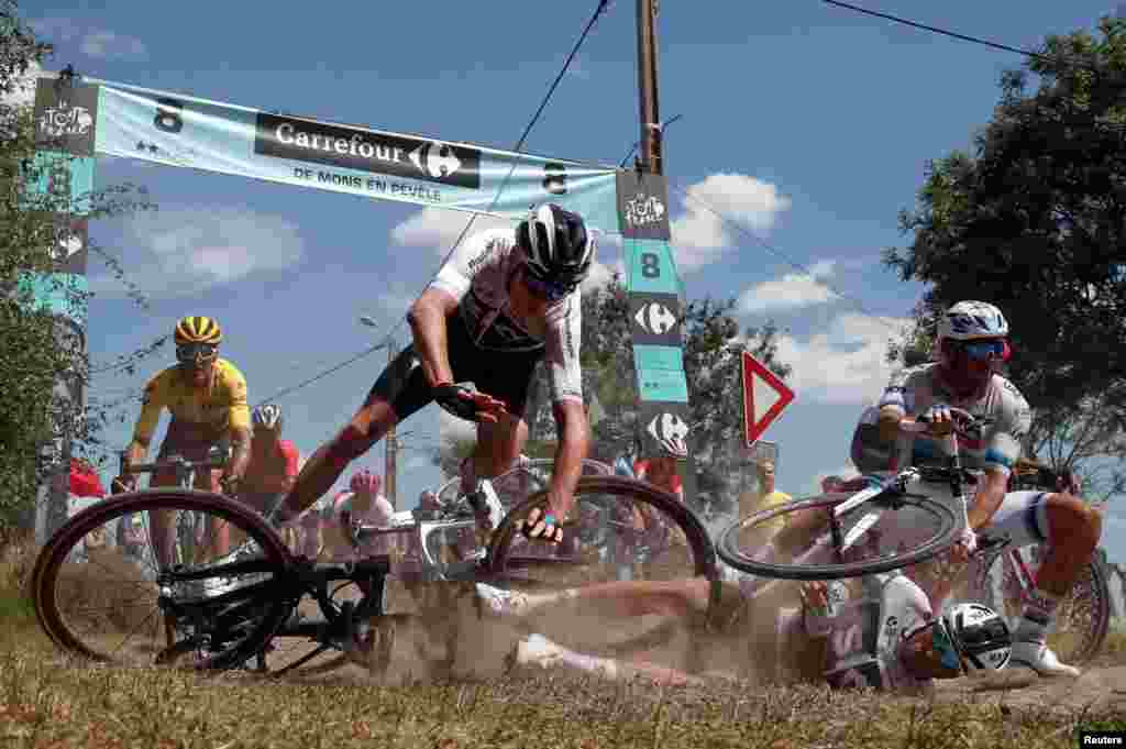 Team Sky rider Chris Froome of Britain crashes during the Tour de France 156.5-km stage 9 cycling race between Arras and Roubaix, northern France.