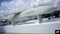 Ілюстративне фото. Крилата ракета Storm Shadow на Паризькому авіашоу в Ле-Бурже, Франція, 19 червня 2023 року. (Фото AP/Lewis Joly)