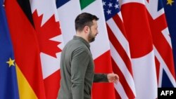 Архівне фото: президент України Володимир Зеленський на саміті G7 в італійській Апульї, 13 червня 2024 року. На саміті лідери домовились надати Україні кредит з використанням заморожених російських активів.