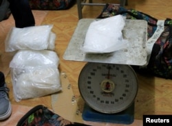 지난해 12월 필리핀 마닐라 경찰이 마약 단속 중 압수한 대량의 필로폰. (자료사진)