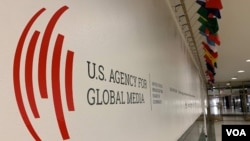 Логотип Агентства США з глобальних медіа в будівлі Голосу Америки, Вашингтон, 22 листопада 2019 року. (Голос Америки)