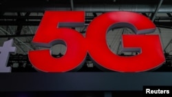 在西班牙巴塞罗那举行的世界移动大会上5G的标识。（2018年10月30日）