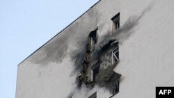 3月11日，俄罗斯莫斯科州南部萨普罗诺沃一处住宅区内的公寓楼在无人机袭击后受损。
