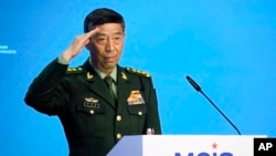 资料照：中国前国防部长李尚福在访问莫斯科期间发表讲话。（2023年8月15日）