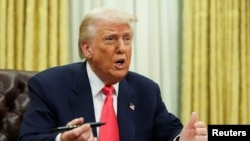Президент США Дональд Трамп під час підписання указів 6 березня 2025 року у Білому домі. Фото: Reuters/Evelyn Hockstein