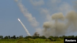 До нового пакету допомоги США увійшли боєприпаси для HIMARS. Фото для ілюстрації: постріл з HIMARS на Філіппінах, 2023 рік