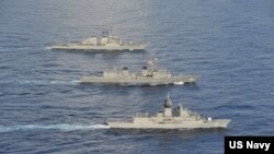 美国、日本和澳大利亚海军10月19日在南中国海举行今年第五次的联合演习。（美国第七舰队网站）