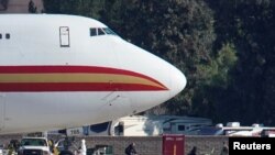 撤离武汉的美国公民2020年1月29日抵达洛杉矶附近的马奇后备役空军基地（路透社）