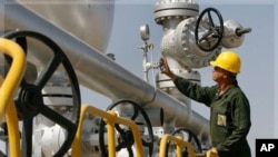Petróleo, um dos poucos produtos que beneficiaram 