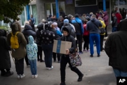 Фото: Роздача гуманітарної допомоги в Запорізькій області, 20 жовтня 2022 року