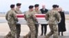 Президент та перша леді США Джо та Джилл Байден зустрічають тіла загиблих американських військових. База ВПС США в Дуврі, штат Делавер, 2 лютого 2024 року. Фото AFP
