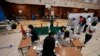 日本政壇地震 選民讓自民黨和公明黨聯盟失去眾議院多數席位