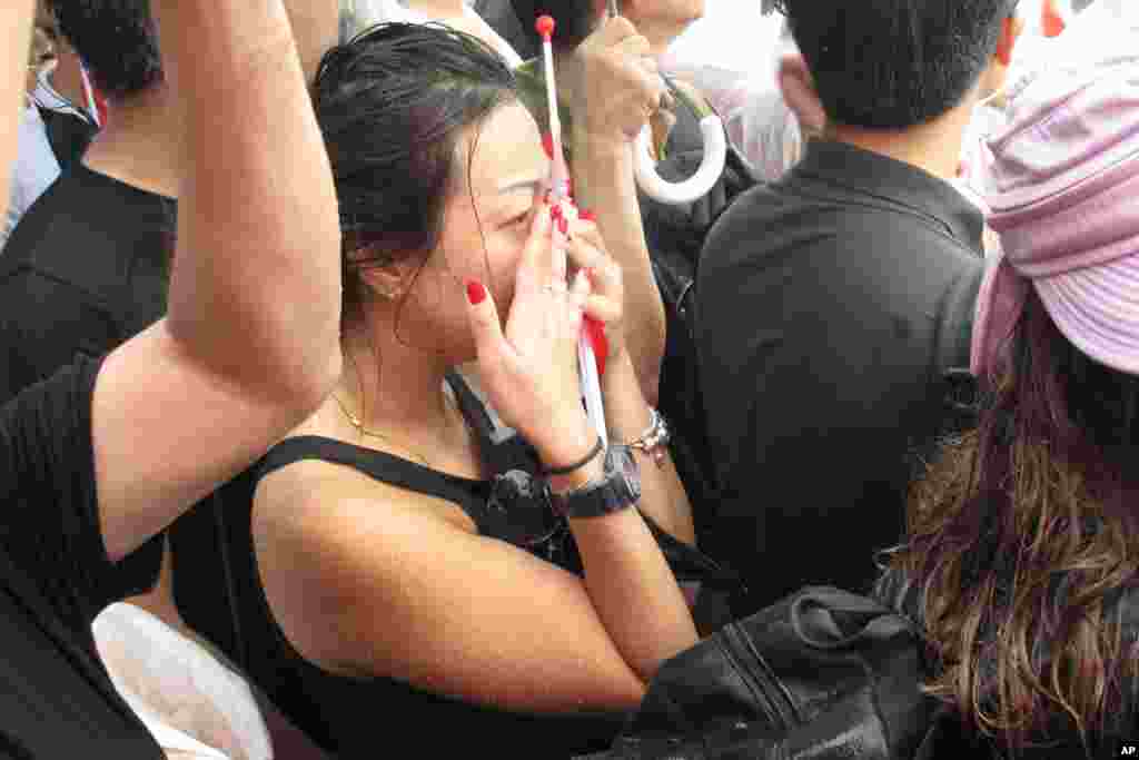 Standing in the rain, Singaporeans watch as the coffin of Lee Kuan Yew passes during the funeral procession at the Padang parade grounds and City Hall,&nbsp;March 29, 2015.