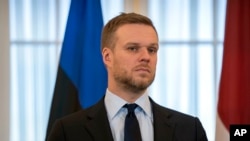 Міністр закордонних справ Литви Ґабріелюс Ландсберґіс: "Перемога України буде "нереалістичною", якщо ми дозволимо Путіну визначати реальність". Фото зроблене під час
зустрічі в Держдепартаменті США 25 березня 2024 року у Вашингтоні. (AP)