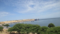 Trabalahdores suspeitam desvios de gas no porto do Namibe - 2:36