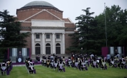 清华大学举行2020届学生毕业典礼。（2020年6月23日）