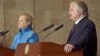 Armenian Foreign Minister Edward Nalbandian (R) and U.S. Secretary of State Hillary Clinton address a news conference following their meeting in Yerevan June 4, 2012.
