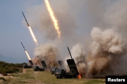 北韓5月4日試射了“多枚火箭發射器和戰術制導武器”