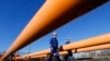Фото для ілюстрації: інженери на газорозподільчій станції в Угорщині, 2015 рік