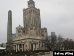 蘇聯文化影響和軟力量象徵。波蘭華沙市中心的斯大林式建築，華沙科學文化宮。 (美國之音白樺拍攝)