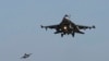 Винищувачі F-16 ВПС США пролітають над американською авіабазою Осан під час об’єднаних навчань ВПС Сполучених Штатів і Південної Кореї в Пхьонтеку, Південна Корея, 4 грудня 2017 року.  (AP Photo/Ahn Young-joon, File)