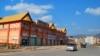 云南沧源佤族自治县与缅甸佤邦毗邻，城内很多物业为佤邦高层所拥有。（2015年3月6日，美国之音朱诺拍摄）