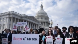 Ngươi biểu tình tại Điện Capitol, Washington, ngày 22/3/2023, chống cấm TikTok. 