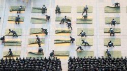高中生接受军训 分析：打不打仗都强调备战