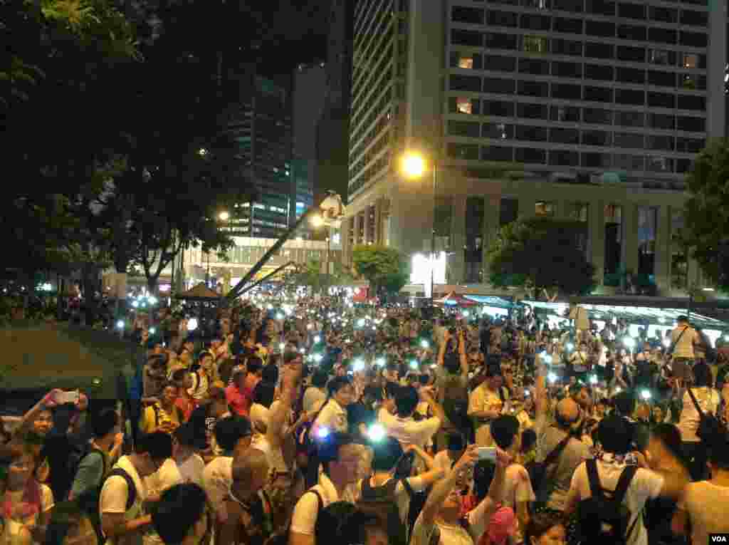 香港學聯預演佔中午夜正式開始(美國之音海彥拍攝)