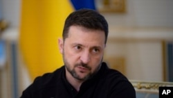 Президент України Володимир Зеленський провів нараду з Головкомом Олександром Сирським, начальником Генштабу Анатолієм Баргилевичем та міністром оборони України Рустемом Умєровим