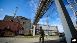 Ілюстративне фото. Російський військовий на Запорізькій атомній електростанції, 1 травня 2022 р./AP