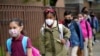 미국 뉴저지주 저지시티 시내 초등학생들이 마스크를 쓴 채 등교하고 있다. (자료사진) 