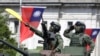台灣士兵在雙十節慶典活動中接受檢閱。 （2021年10月10日）