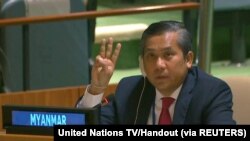 缅甸常驻联合国代表觉莫吞大使在联大发言，敦促国际社会逆转缅甸军人政变。(2021年2月26日)