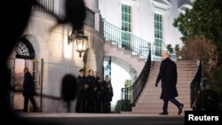 Президент США Дональд Трамп повертається з Флориди до Білого дому, Вашингтон, 27 січня 2025 року.