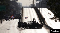 反對派示威者堵塞主要道路
