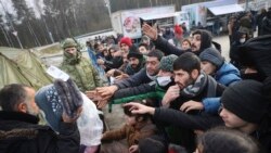 Europe Fears Poland-Belarus Migrant Crisis Will Continue in 2022