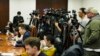 资料照片: 2023年4月26日中外记者在北京外交部新闻发布会上