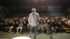 北京鼓楼某剧场脱口秀表演现场 (照片由Tony Chou提供，摄影马敬) 