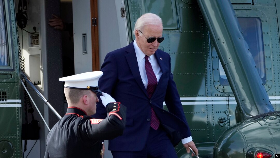 Predsednik Džo Bajden dolazi na skup sa donatorima u San Francisku, 21. februara 2024. (Foto: AP/Manuel Balce Ceneta)
